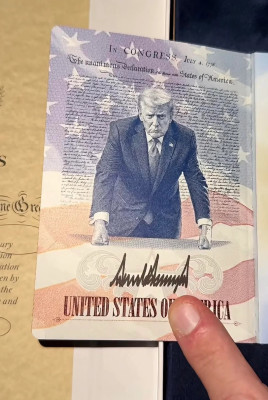 us-passport-250-commemorative-version-v0-q321bl5xjxah1_1.jpg